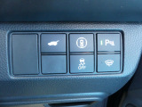運転席からテールゲートの開閉が可能です。パーキングセンサ―、フロントガラス熱線、VSA、安全支援情報スイッチです。