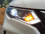 【LEDヘッドライト】悪天候や夜間走行時も良好な視界を確保し安心して運転できる高輝度LEDヘッドライトを装備!点灯速度が早く、消費電力も抑えられています。