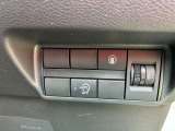運転支援システムも多数装備されております。追突被害を軽減するエマージェンシーブレーキも付いております。