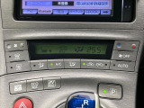 【オートエアコン】一度お好みの温度に設定すれば、車内の温度を検知し風量や温度を自動で調整。暑い&hellip;寒い&hellip;と何度もスイッチ操作をする必要はありません。快適な車内空間には必須の機能ですね♪