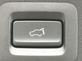 【パワーバックドア】スマートキーや運転席のボタンを押すだけでリアゲートが自動で開閉します!荷物を持っている時や、高い位置にあるバックドアを閉める際に便利な機能です♪