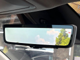 【デジタルインナーミラー】カメラが撮影した車両後方の映像をルームミラー内に表示。クリアな視界で状況の確認が可能です!※ドラレコ機能ご利用には別途SDカードをご用意いただく場合があります。