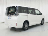 バックカメラも搭載しております。狭い駐車スペースでの安心です♪
