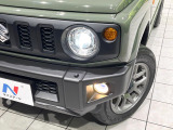 【LEDヘッドライト】悪天候や夜間走行時も良好な視界を確保し安心して運転できる高輝度LEDヘッドライトを装備!点灯速度が早く、消費電力も抑えられています。