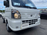ヘッドライトはハロゲン式です。