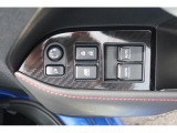 運転席側パワーウインドウは、オートアップ&ダウン機能付き。ワンタッチで自動開閉できます。開閉操作をロックする事も出来ます。