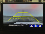 【バックカメラ】運転が苦手な方も車庫入れラクラクです!ギアをリバースに入れれば自動的に切り換わりますので、面倒な操作は不要です♪狭い駐車場もお車を傷つけず安心ですね!