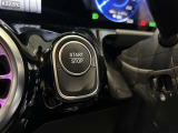 メルセデス・ベンツ八王子の最新のショールームには、大型モニターがあり最先端のメルセデス・ベンツをご体感頂けます!屋内展示場のため、天候の悪い日でも、ごゆっくりとお車をご覧頂ける店舗でございます!