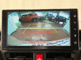 【バックカメラ】 駐車時に車両後方の様子を見ることができるので、運転の不安を軽くします。
