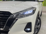 【LEDヘッドライト】悪天候や夜間走行時も良好な視界を確保し安心して運転できる高輝度LEDヘッドライトを装備!点灯速度が早く、消費電力も抑えられています。