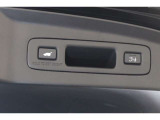 ☆電動リアゲート☆荷物で両手が塞がっていてもワンタッチボタンでリアテールゲートを自動で開閉できます。