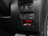 【両側電動スライド】スライドドアは両側電動スライドドアになっております。運転席からの開閉も出来、リモコンキーでも離れたところから開閉出来ますので大変便利な装備です。