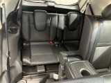 【3列シート】セカンドシートのスライド&リクライニングを採用し、サードシートへのスムースな乗車が可能です!