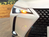 【LEDヘッドライト】悪天候や夜間走行時も良好な視界を確保し安心して運転できる高輝度LEDヘッドライトを装備!点灯速度が早く、消費電力も抑えられています。