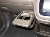 運転席と助手席の間にはドリンクホルダーがあります。取りやすい位置にありますからドライブも楽しくなりますね!