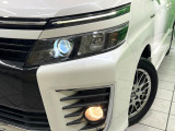 【LEDヘッドライト】悪天候や夜間走行時も良好な視界を確保し安心して運転できる高輝度LEDヘッドライトを装備!点灯速度が早く、消費電力も抑えられています。