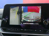 【アラウンドビューモニター】空から見下ろした映像がナビ画面にて確認可能です。駐車もラクラクですよ♪
