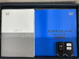 スマートキーは鍵をバッグに入れたままでもドアロックの開閉やエンジンのON・OFFができます。夜間や雨の日も鍵を探さなくて良いので便利です。