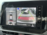[アラウンドビューモニター]車両を上から見たようなカメラで周りの障害物などが一目瞭然!駐車が苦手な方でも、らくらく駐車♪