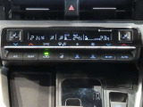 左右独立温度コントロールフルオートエアコンです。運転席、助手席それぞれで独立して温度設定ができます。冷え性の方が乗っても安心ですね♪