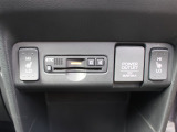 シートヒーター装備付き車!!座席に埋め込まれた電熱線によりシートを暖めることが出来る装備で、温められたシートは、寒い冬には最適です!!