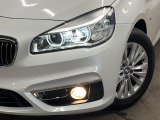 ●LEDヘッドライト:夜間走行時も良好な視界を確保し安心して運転できる高輝度LEDヘッドライトを装備!点灯速度が早く、消費電力も抑えられています。