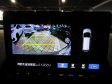 後方確認はオマカセのリアカメラ付です。雨天時や夜間のバック駐車時などで特に視界の安全確認に役立ちます。