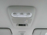 運転席の上に、手元を明るく照らすマップランプをご用意しております♪