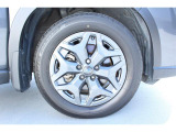 タイヤサイズは225/60R17 純正アルミホイール装着です!