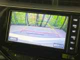 【バックカメラ】駐車時に後方がリアルタイム映像で確認できます。大型商業施設や立体駐車場での駐車時や、夜間のバック時に大活躍!運転スキルに関わらず、今や必須となった装備のひとつです!