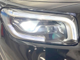 ●LEDヘッドライト:夜間走行時も良好な視界を確保し安心して運転できる高輝度LEDヘッドライトを装備!点灯速度が早く、消費電力も抑えられています。