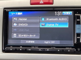 ドライブの必需品。見やすい・使いやすいHonda純正のメモリーナビを搭載。Bluetooth機能もついているのでお持ちのスマートフォンと連携させて、さらに便利に利用が可能です。