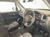 運転席になります。