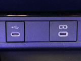 こちらのクルマはUSB接続コネクタも装備されています♪スマホの充電などにお使い下さい。ご旅行中での充電切れも、これなら心配いりませんね!