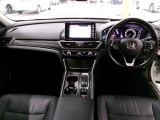 ●ヘッドアップディスプレー●運転席用SRSニーエアバッグシステム●シートヒーター(運転席/助手席/リア左右席)●レザーインテリア(本革シート)