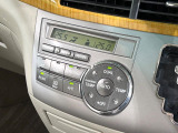 【オートエアコン】一度お好みの温度に設定すれば、車内の温度を検知し風量や温度を自動で調整。暑い&hellip;寒い&hellip;と何度もスイッチ操作をする必要はありません。快適な車内空間には必須の機能ですね♪