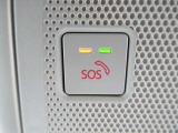 エアバッグ作動時や後突時、もしくは車内のSOSボタンを押した際に緊急通報オペレーターに連携し、救急・警察を手配します。更にオペレーターにも連携、お客様のご要望に応じてロードサービスの手配を行います。