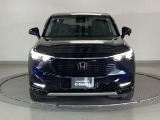 最新のLEDヘッドライトで、より明るく遠くまで照らします!フロントバンパーにはLEDフォグライトが装着されています。