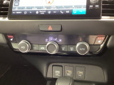 運転席と助手席にはシートヒーターが付いています☆寒い時期に腰周りを温めてくれるので体全体が温まりやすいのは勿論、暖房と違い顔に風が当たらないので、乾燥肌やドライアイの方でも大丈夫☆