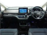 ◆視界広々で非常に運転しやすくロングドライブでも疲れを感じさせないすっきりとまとまったインパネ周りです。