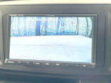 【バックカメラ】駐車時に後方がリアルタイム映像で確認できます。大型商業施設や立体駐車場での駐車時や、夜間のバック時に大活躍!運転スキルに関わらず、今や必須となった装備のひとつです!