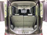 普段のお買い物や通勤、送迎等に十分な荷室スペースを確保しております。セカンドシートを倒すと、大きな荷物の積載も可能です♪