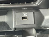 運転席前にUSB充電ポート