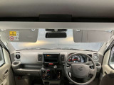 運転席のサンバイザーにカード差しあります☆駐車券等に便利にお使い頂けます♪