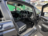 【運転席】座り心地が良いシートなので長時間の運転でも快適にお過ごしいただけます。新品のフロアマットのご注文も可能です。掲載箇所以外にご希望の写真がございましたらお気軽にお問い合わせ下さい。