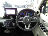 車の事分からなくても運転席に座ってみると何となく良い感じ!とかイマイチだな、とか感じます。だからこそ是非ご自身の目で手で体で実際に触れて頂きたいのです。