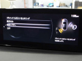 BSMは、車線変更時における運転者の後方確認を支援するシステムです。自車の後方から接近する車両を検知すると、接近表示灯(ミラーに設置)         と警報音で運転者に危険を知らせます。