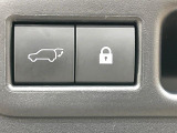 【パワーバックドア】スマートキーや運転席のボタンを押すだけでリアゲートが自動で開閉します!荷物を持っている時や、高い位置にあるバックドアを閉める際に便利な機能です♪