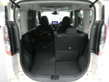 リアシートは5:5分割可倒式を採用しておりますので、乗車人数やお荷物の量に併せてアレンジが可能です♪