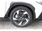 タイヤサイズは225/55R18 純正アルミホイール装着です!残り溝が少ない為、弊社負担にてタイヤ交換を実施してお渡しとなります。銘柄につきましては弊社指定の物となります。